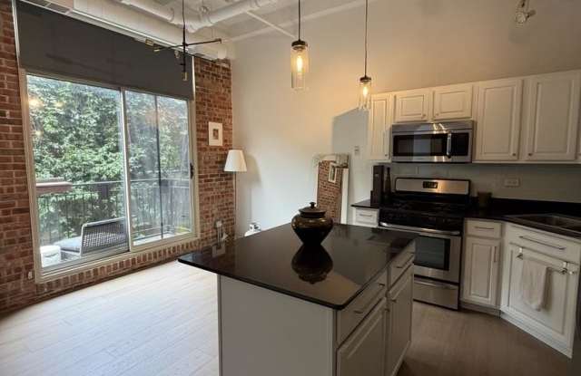 1740 North Maplewood Ave. Gallery 3