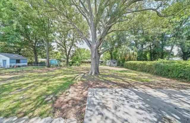 360 Chicago Avenue - 360 Chicago Avenue, Valparaiso, FL 32580