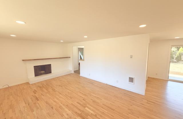 2190 Providence Street Gallery 4