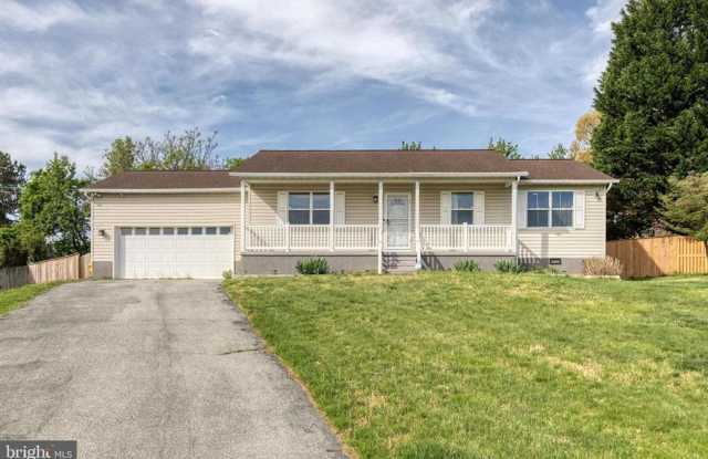 Welcome to 1577 Loring Court, a 3bd 2bth single family home. photos photos