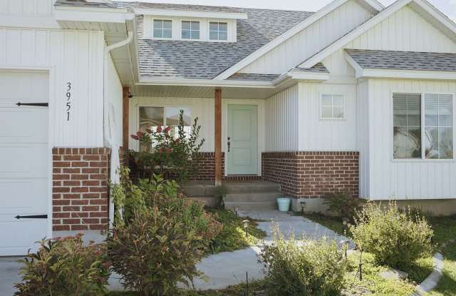River Rock Estates Home For Rent | 3 Bed, 2 Bath & 3-Car Garage Gallery 3