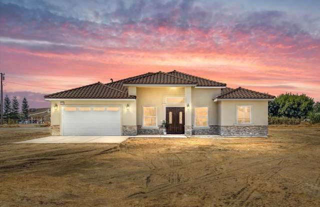 Brand New Construction 4 Bedroom 3 Bath Home - 2037 West Linda Vista Avenue, Tulare County, CA 93257
