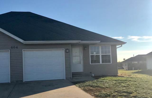 Super clean 2 bedroom 2 Bath Duplex in Clever MO photos photos