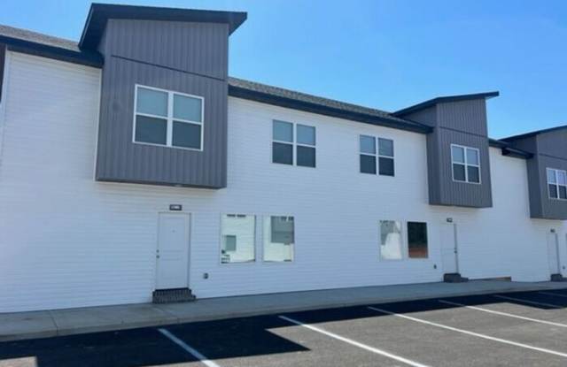 421 North Public Avenue - 421 North Public Avenue, Clever, MO 65631 421 North Public Avenue - 421 North Public Avenue, Clever, MO 65631