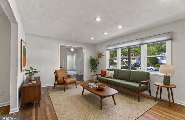 4631 HAWKSBURY Road Gallery 4