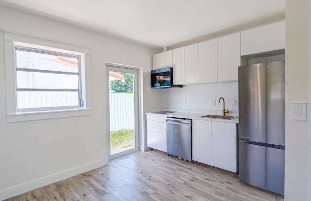 10350 Southwest 44th Street - 10350 Southwest 44th Street, Westwood Lakes, FL 33165