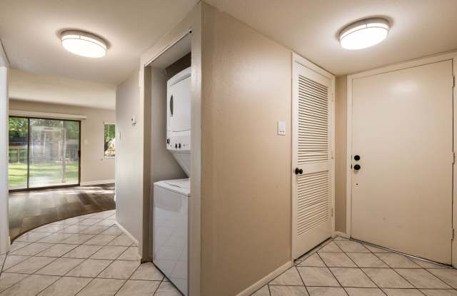 925 Country Club Drive Southeast - DApartment D photos photos
