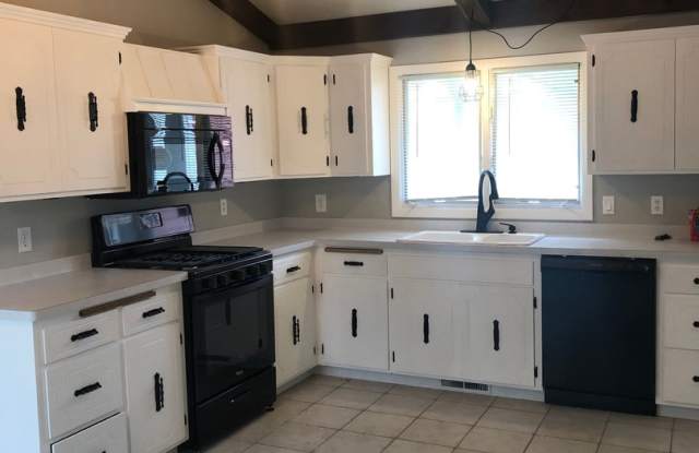 Single Family Home - River Views - Updated Finishes! photos photos