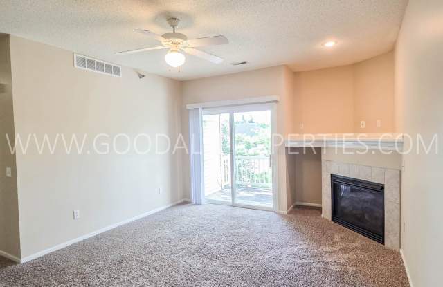3-Bedroom, 2-Bath Low-Maintenance Waukee Condo with Garage Gallery 3
