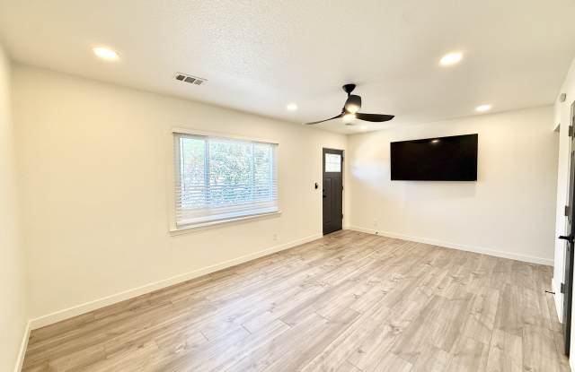 2442 Mountain View Drive Gallery 4