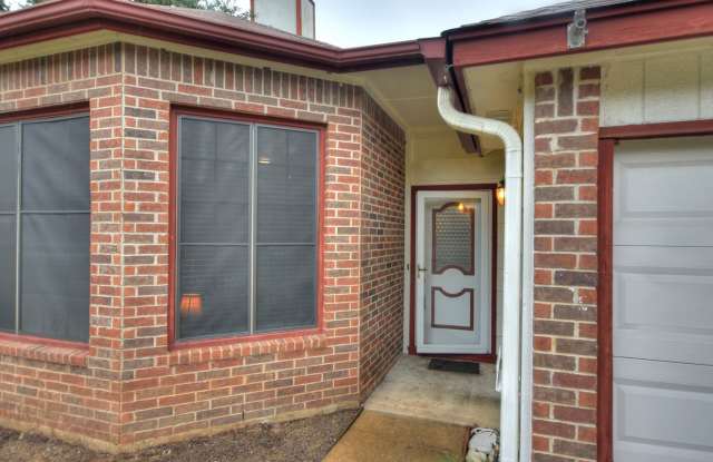 BEAUTIFUL 4 BEDROOM / 2.5 BATH HOME IN MAPLE RUN - FURNISHED Gallery 3