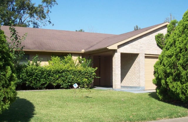 7018 Santa Rita Dr - 7018 Santa Rita Drive, Mission Bend, TX 77083