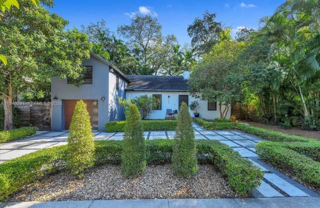 8225 NE 8th Ct photos photos