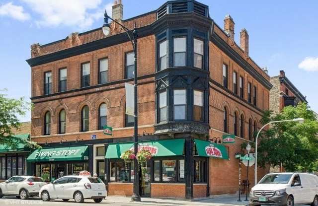 2638 N Clark Street Gallery 1
