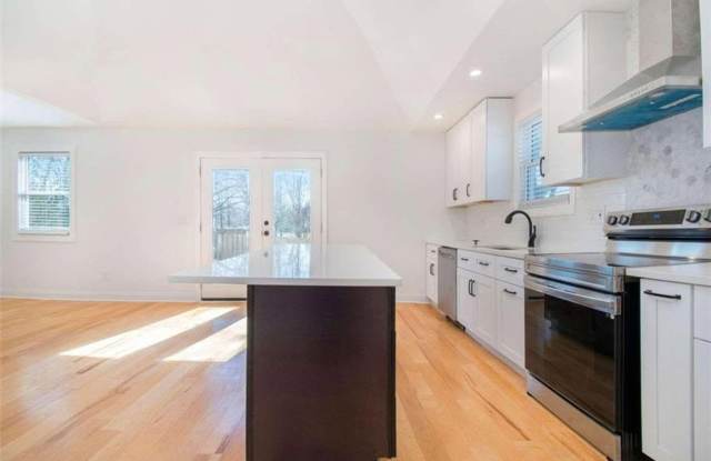 Room in 3 Bedroom Home in Atlanta photos photos
