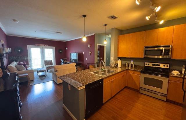Fully Furnished Condo! Available Now! Gallery 4