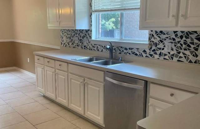 4717 Whitewater Lane Gallery 4