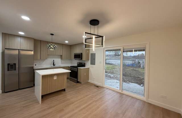 410 Healy Avenue - 410 Healy Avenue, Romeoville, IL 60446