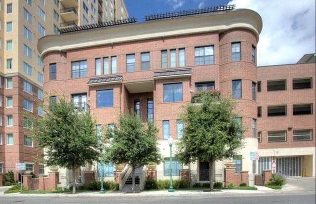 215 N CENTER 109 109 - 215 N Center, San Antonio, TX 78202