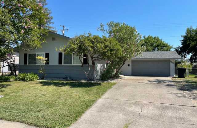 Charming 3-Bedroom Home in Prime Roseville Location! photos photos