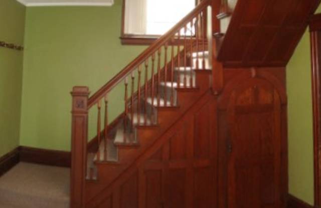 1822 Charles Street Gallery 3