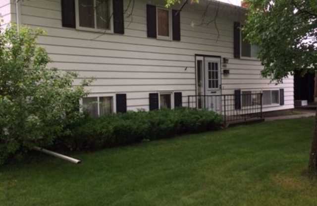 2502 S 10th St - 2502 South 10th Street, Grand Forks, ND 58201