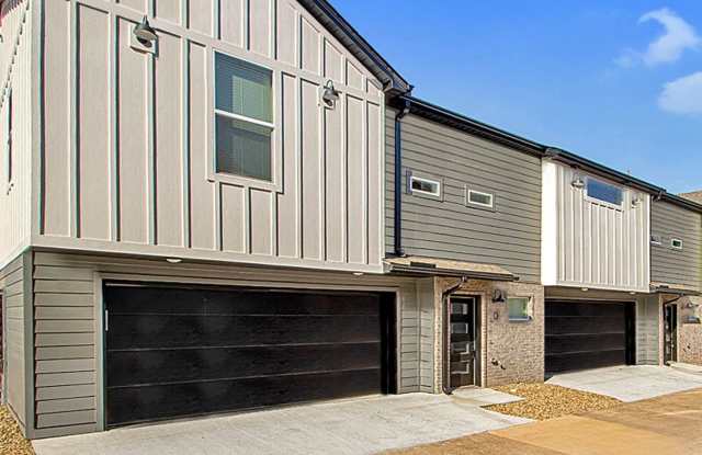 2 Bed 2 Bath 2 Car Garage Townhome in Rockwater Village Gallery 3
