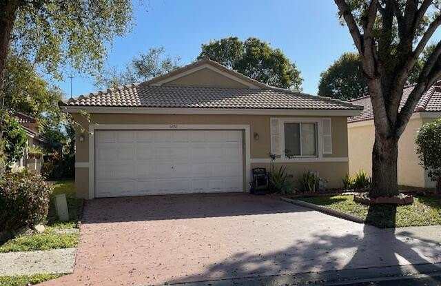 6352 NW 36th Avenue photos photos