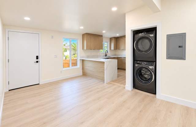 Modern 3-Bedroom, 2-Bathroom Home with Private Fenced Yards Gallery 4