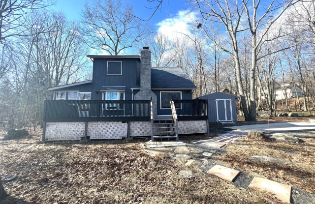 7113 W Woodbridge Drive - 7113 Woodbridge Drive East, Saw Creek, PA 18302