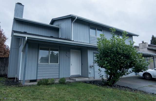 Updated 3 bedroom 1.5 bathroom duplex! photos photos