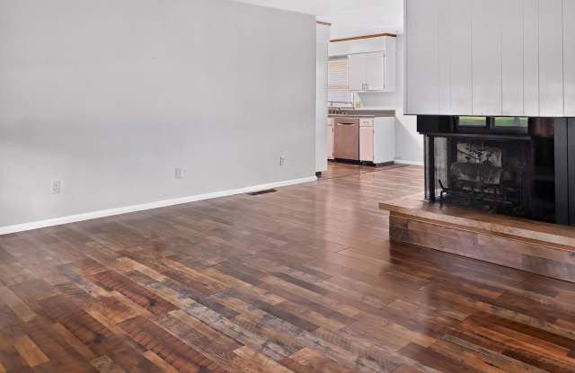 4 bed 1.5 Bath Heights Home Gallery 3
