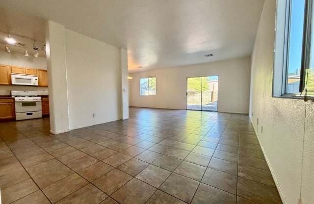 4 bedroom across from Desert Pines Golf Club Gallery 3