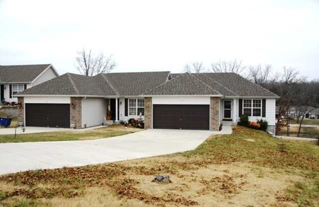 Coming Soon- 3 bedroom 2 bath Branson Patio Home with Large 2 Car Garage Newly Renovated Gallery 1