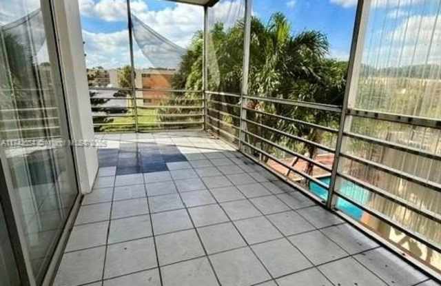 4040 NW 19th St photos photos