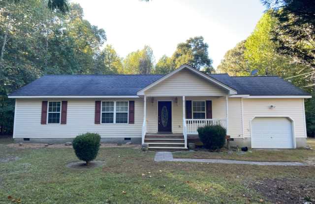 8006 Plantation Rd. Gloucester VA - Available November 1, 2026 Gallery 1