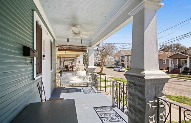 731 LOUQUE Place Gallery 2