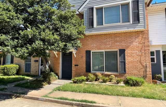 Cute 3 Bed 3 Bath Town Home NW OKC photos photos