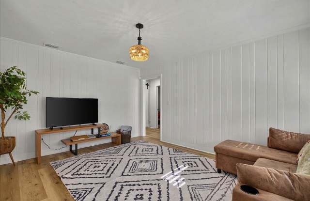 3005 South Meridian Street Gallery 4