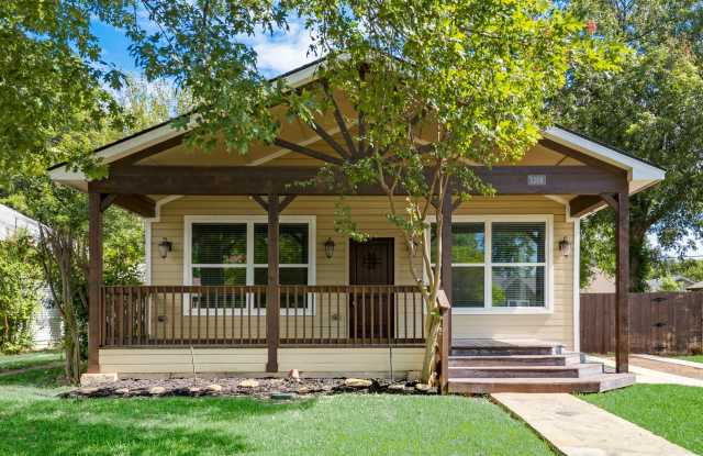 COMING SOON 4 BEDROOM 2.5 BATH HOME IN ARLINGTON HEIGHTS - 5308 Pershing Avenue, Fort Worth, TX 76107
