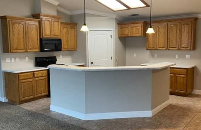 Lake California home with 2 car garage! Gallery 4