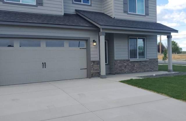 4 bed 2.5 bath home in Mae Valley area of Moses Lake photos photos