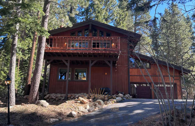Spacious 3 Bed, 3.5 Bath Home with Forest Views photos photos