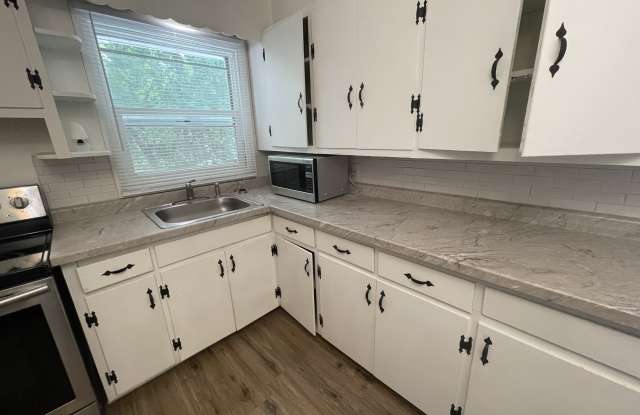 5915 Northwest Bell RoadUnit #2 - 5915 Northwest Bell Road, Parkville, MO 64152