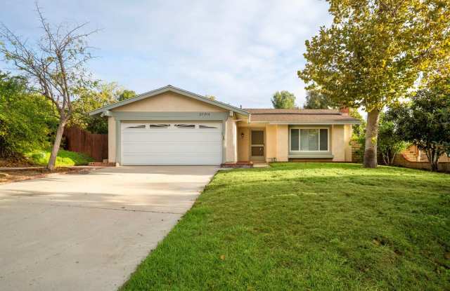 CUTE!  CUTE!  CUTE!  Single Family 3+2 on Cul-De-Sac in North Valencia Gallery 1