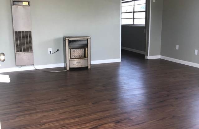 Available November - Cute 3 bed/1 bath! Gallery 4