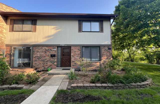 7344 country creek Way - 7344 Country Creek Way, Downers Grove, IL 60516