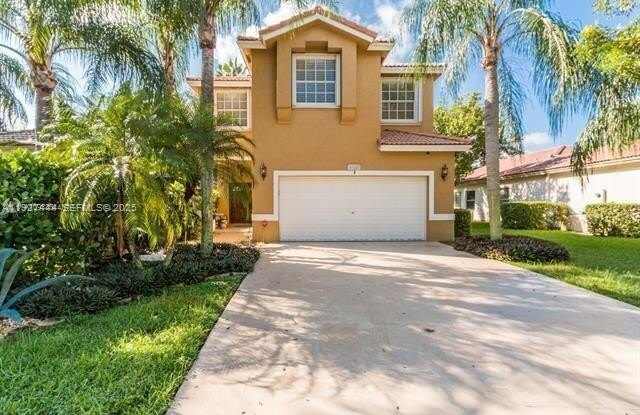 4950 Pelican Mnr - 4950 Pelican Manor, Coconut Creek, FL 33073