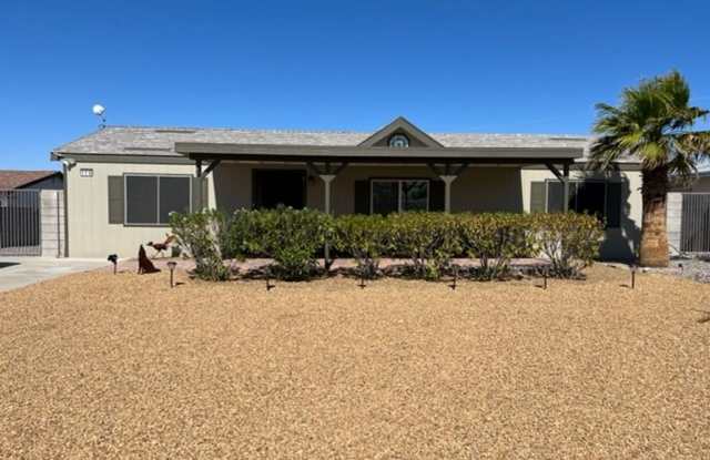 3 Bedroom Fully furnished WINTER Vacation Rental with view!/Utilities included Gallery 3
