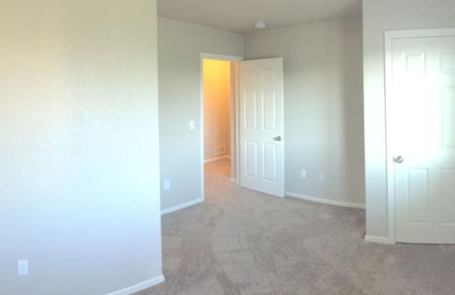 Spacious 3 bedroom, 3.5 bathroom Condo For Rent! photos photos